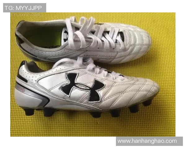 安德玛足球明星鞋助力球场表现提升尽显运动魅力与时尚风范